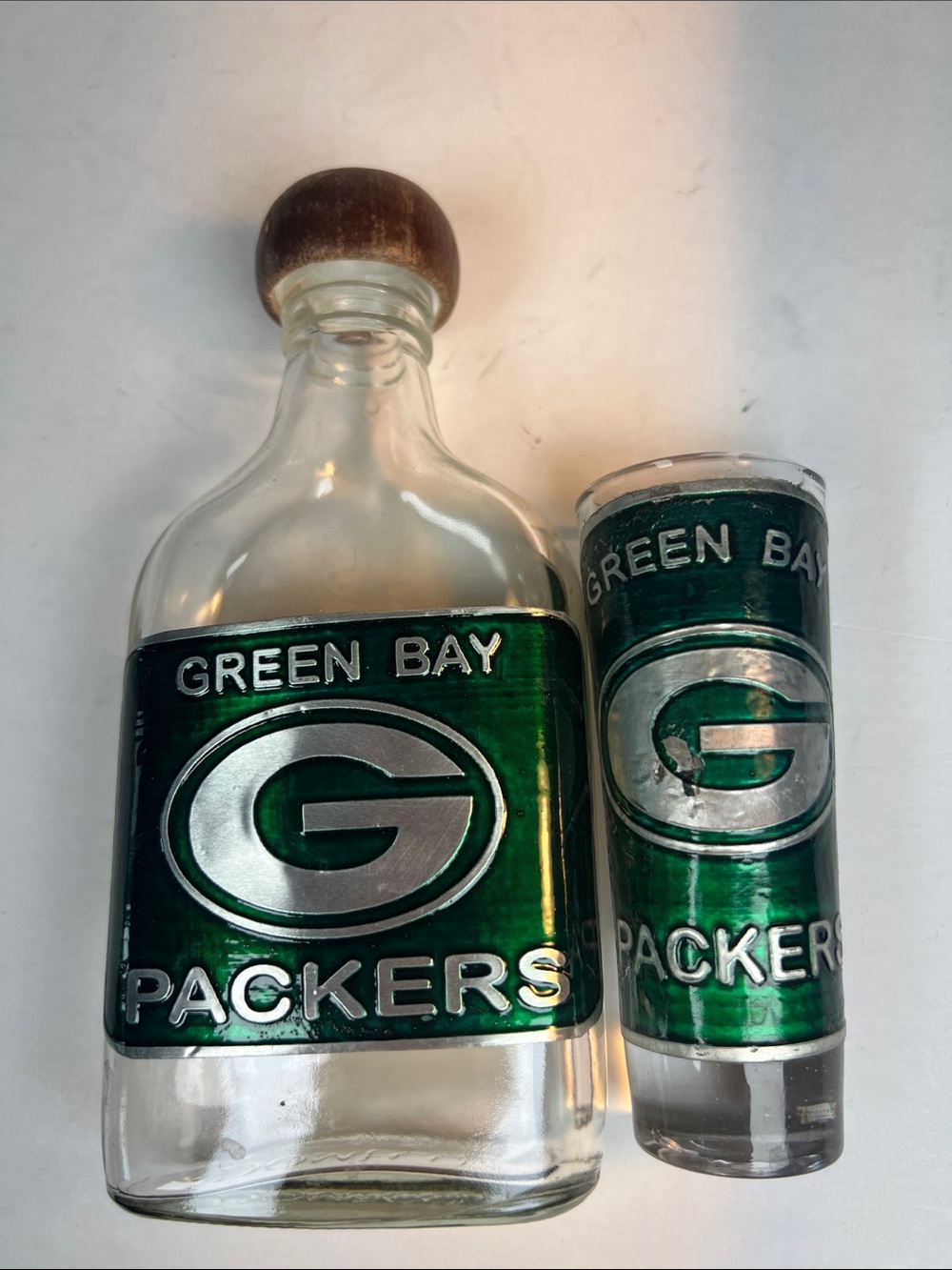 Green Glass Decanter and Shot Glass Set - Green Bay Packers Style - Picture 4 of 4